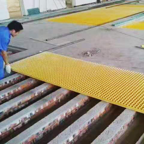 地溝蓋板過(guò)車跨度多大合適？選用玻璃鋼材質(zhì)的有什么好處？
